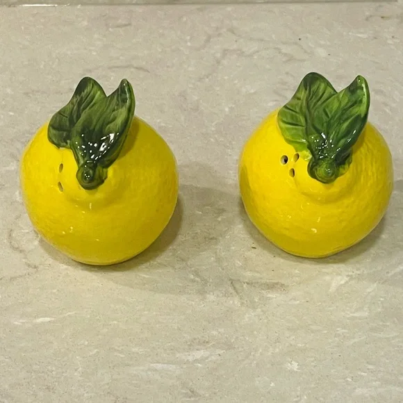 NWT salt pepper shakers, cork lids in a steel tray, beautiful & useful, gifts! - Picture 5 of 7